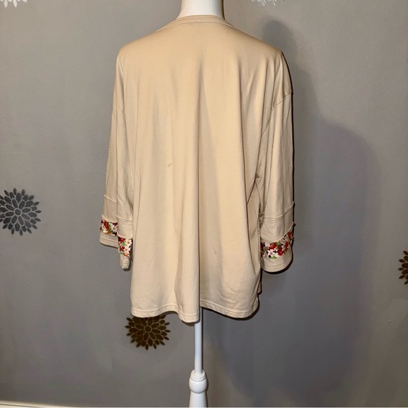 Easel Ladies Med Cream Red Quilted Big Flower Chic BOHO Top‎ Shirt Bell Sleeves - Picture 2 of 7